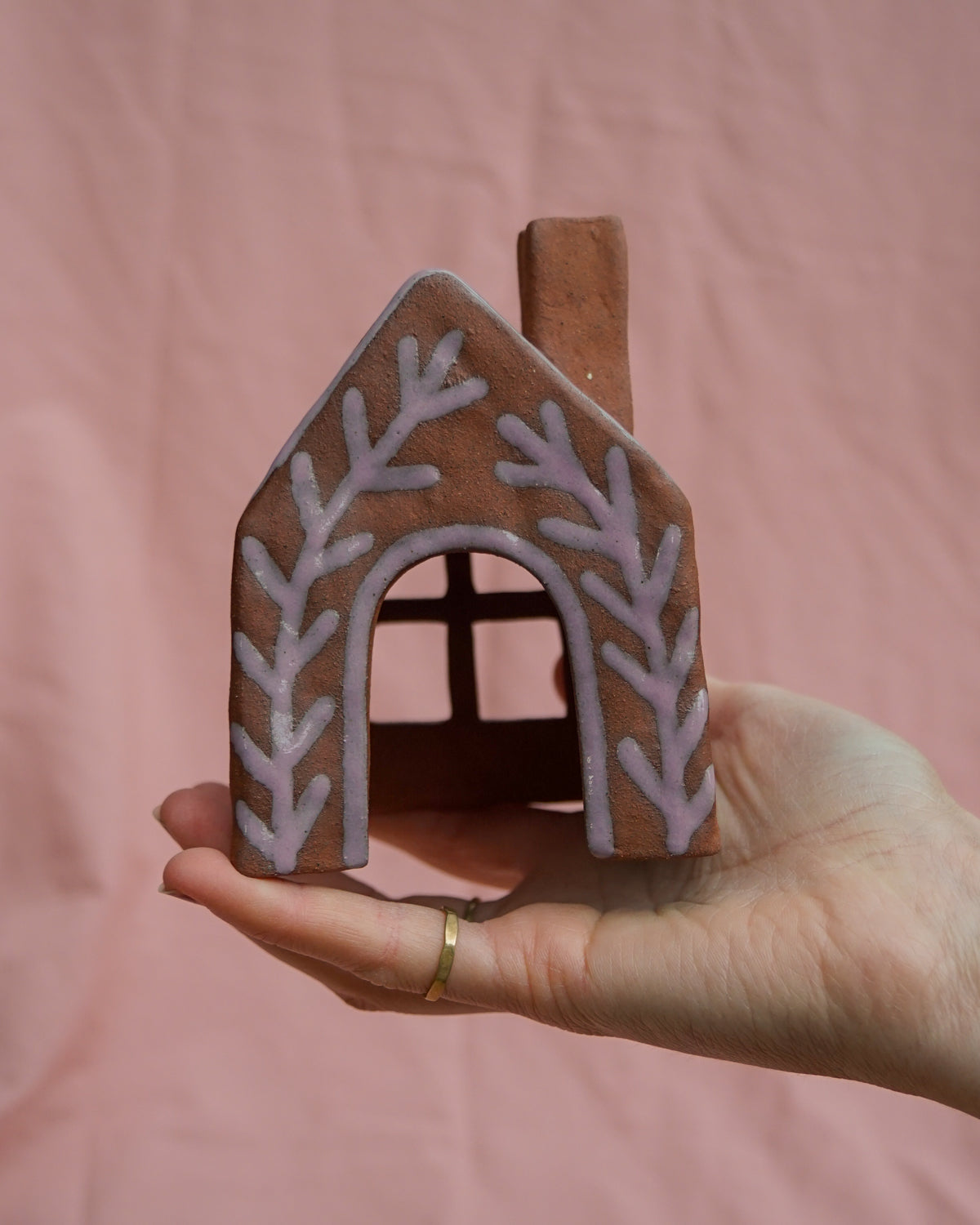 Terracotta Gingerbread House Candle Cover (1)