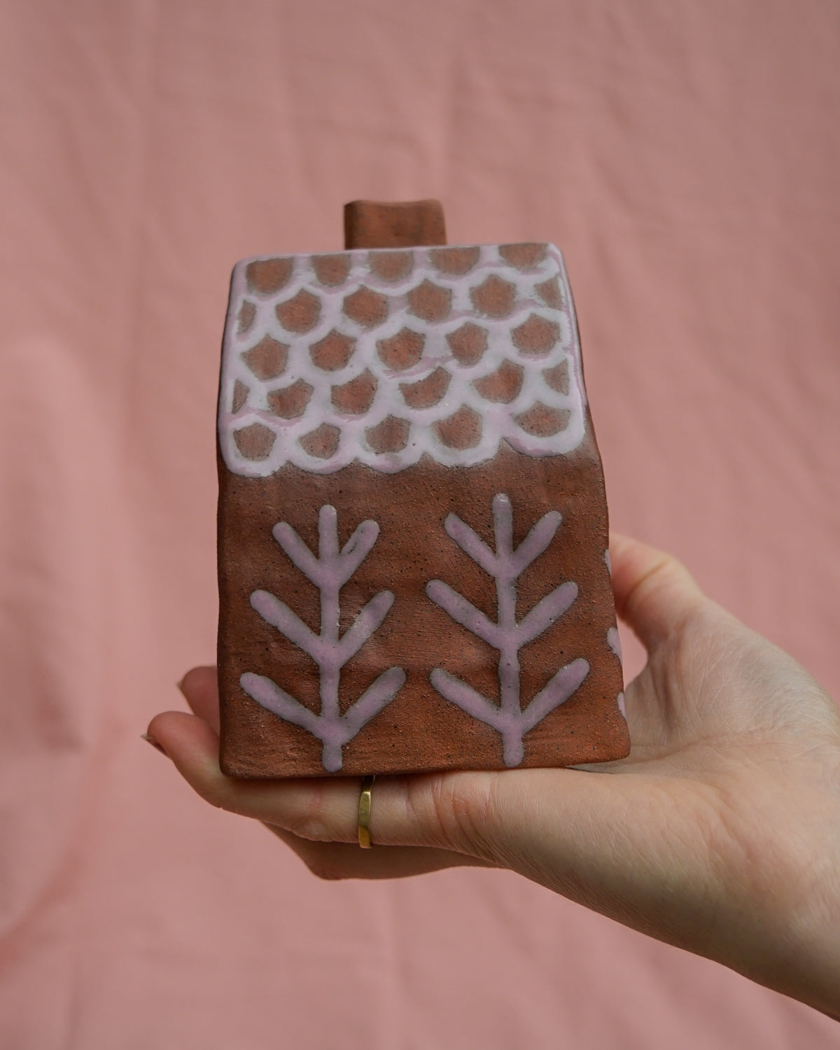 Terracotta Gingerbread House Candle Cover (1)