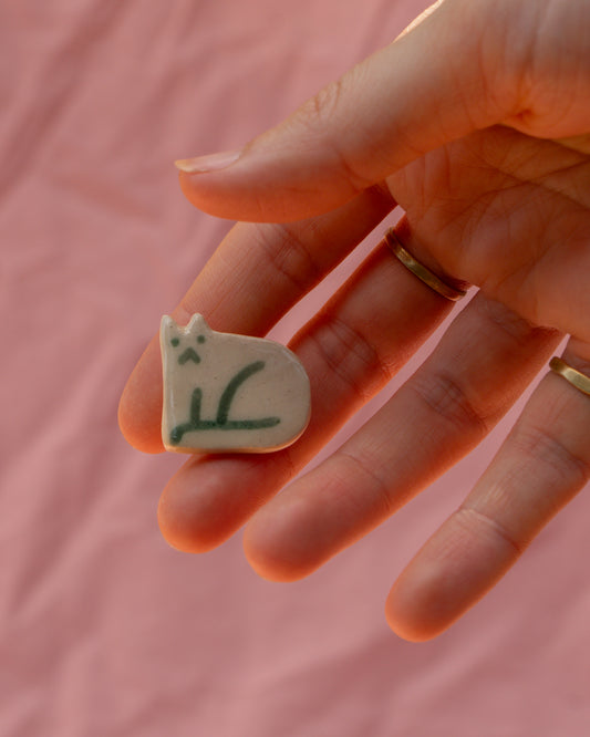 Left-Facing Cat Badge
