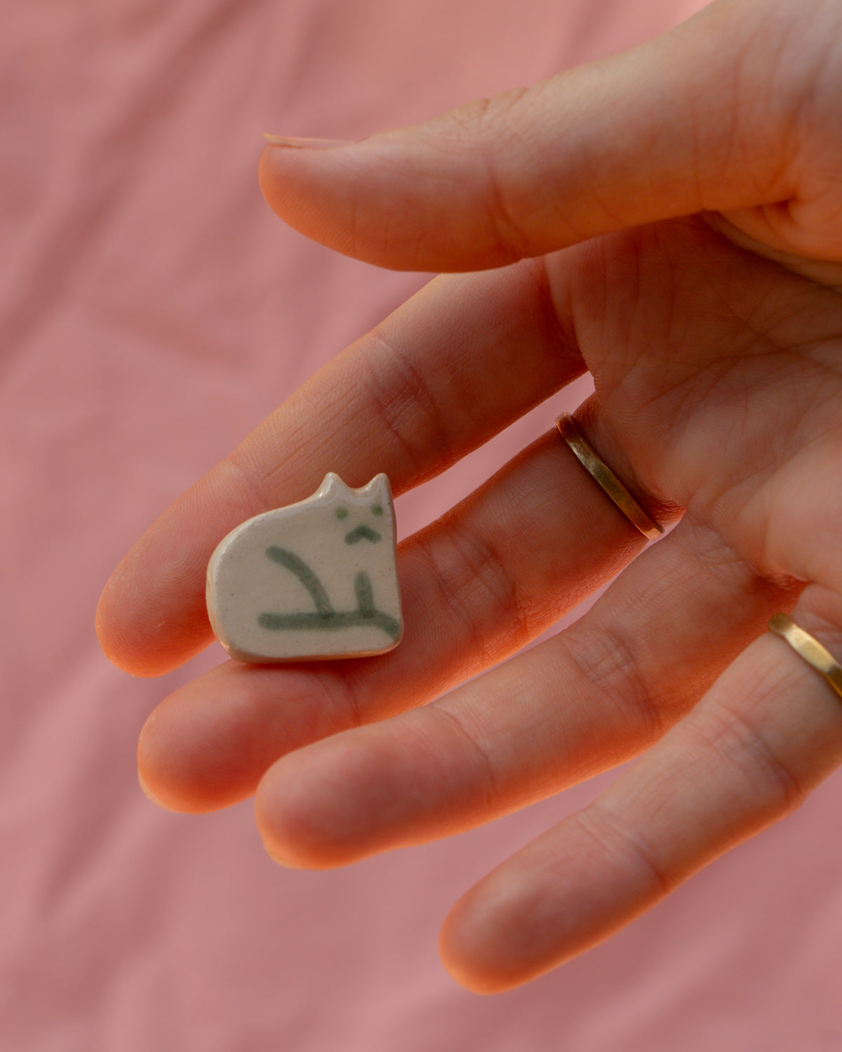 Right-Facing Cat Badge