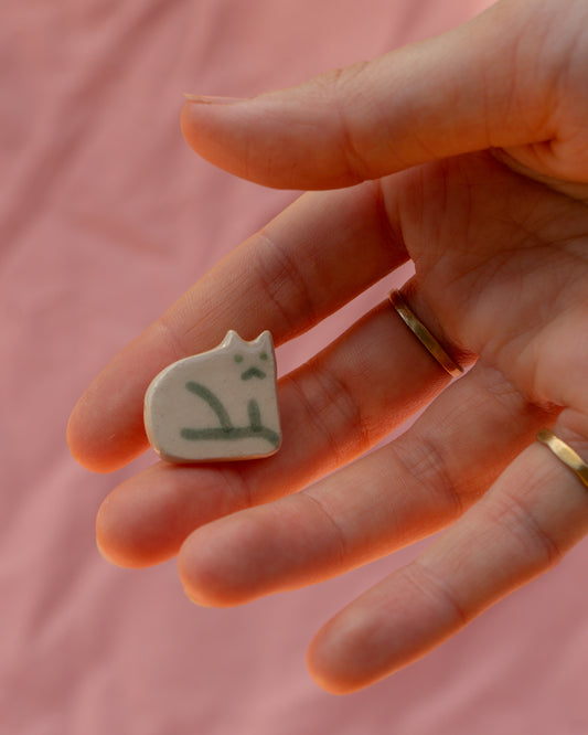 Right-Facing Cat Badge