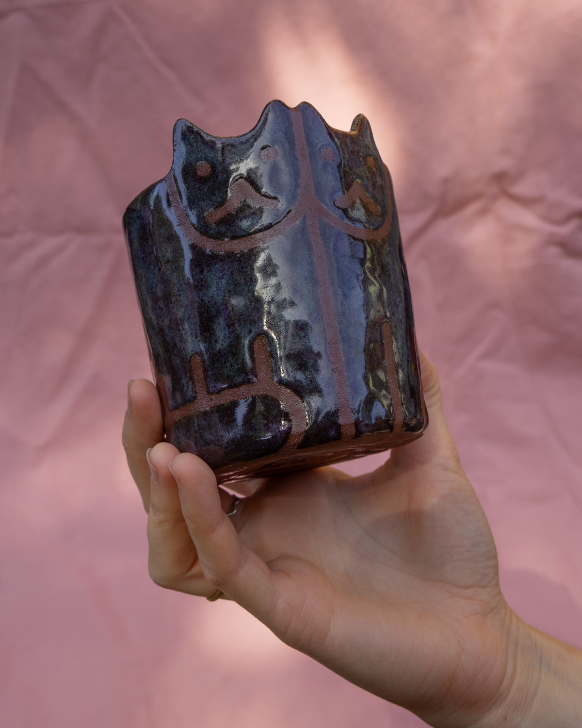 Two Cats Pot
